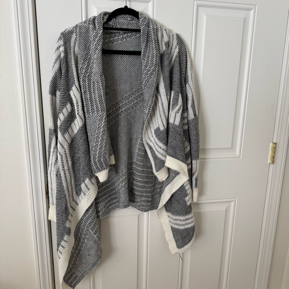 Charlotte Russe Open Cardigan - Picture 3 of 6